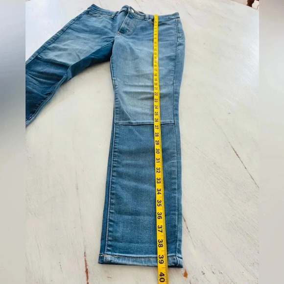 Universal Thread High Rise Skinny Denim Jeans With Patch Size 10 30R $32 - Picture 10 of 13